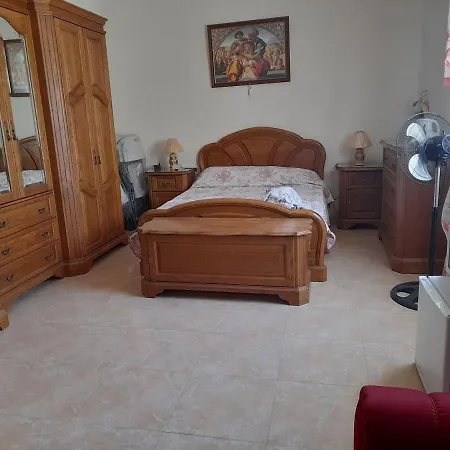 Проживание в семье Private Qormi